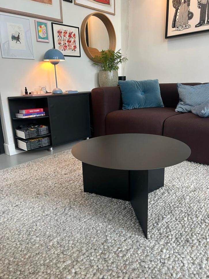 HAY Slit Tafel Rond Zwart - 65 cm, Huis en Inrichting, Tafels | Salontafels, Gebruikt, Minder dan 50 cm, 50 tot 100 cm, Rond, Metaal