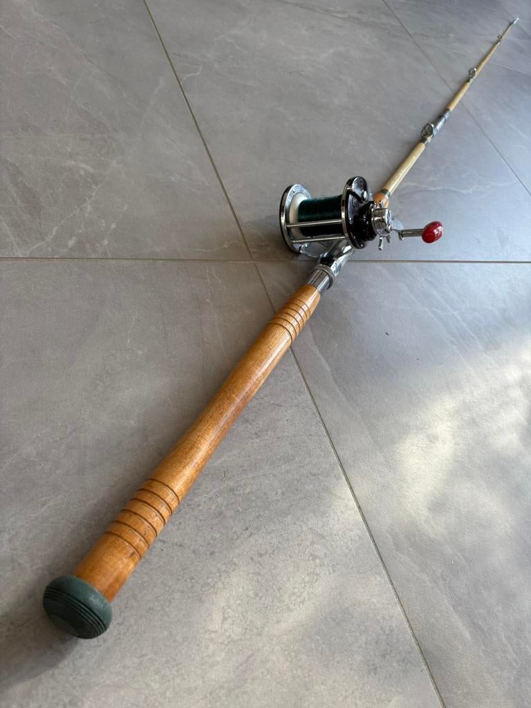 Vintage Boothengel Set. Met Olympic Strong 50 Reel Jaren ’70, Watersport en Boten, Hengelsport | Zeevissen, Gebruikt, Ophalen of Verzenden