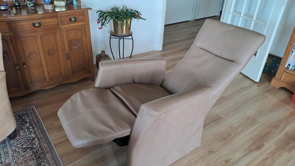 Prominent relax fauteuil met verstelbare voeten & hoofdsteun, Huis en Inrichting, Fauteuils, Ophalen, Minder dan 75 cm, Comfortabele luxe relaxfauteuil