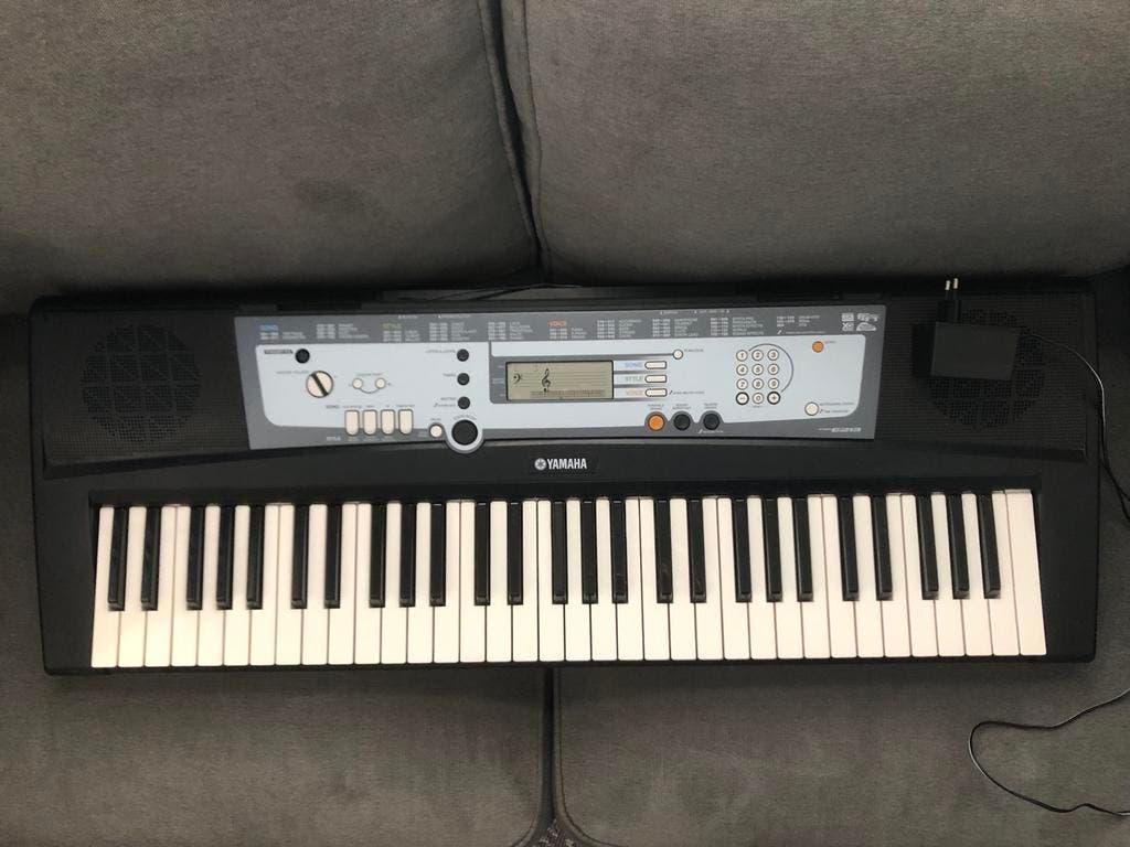 Yamaha PSR-E213 Keyboard - Ideaal voor beginners, Muziek en Instrumenten, Keyboards, Gebruikt, 61 toetsen, Yamaha, Aanslaggevoelig