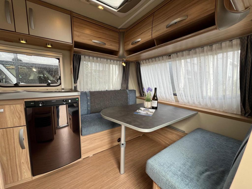 Eriba Nova Light 465 fransbed mover, luifel, fietsenrek, Caravans en Kamperen, Standaardzit, Schokbreker, Bedrijf, Overige typen