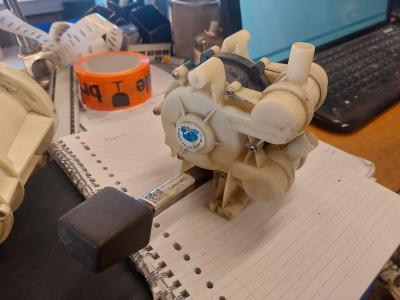 Water Voetpomp Gusher Galley MK3, Watersport en Boten, Bootonderdelen, Gebruikt