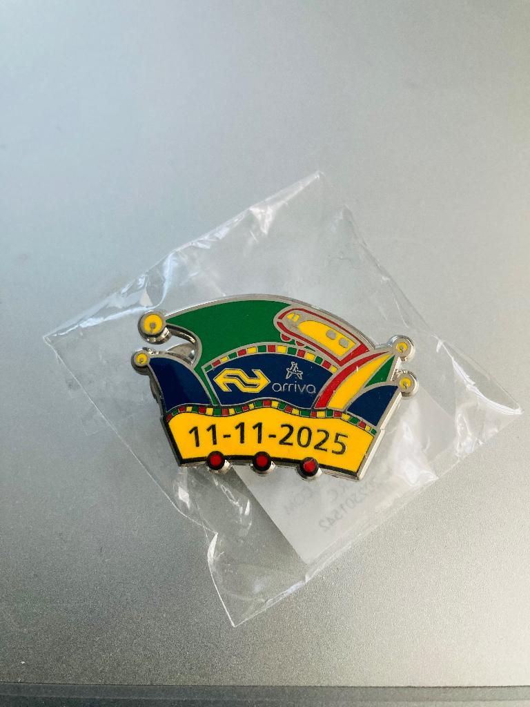 NS / Arriva Carnaval PIN 11-11-2025, Verzamelen, Speldjes, Pins en Buttons, Ophalen of Verzenden, Nieuw, Overige onderwerpen, Speldje of Pin