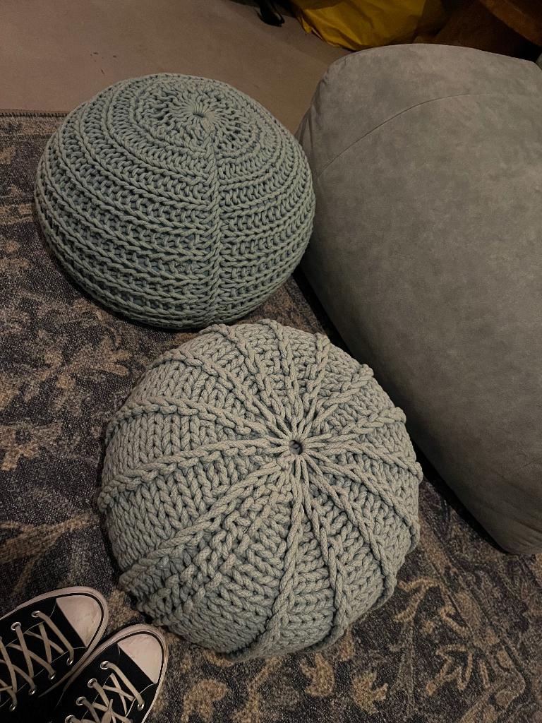 Set Poefs (2 stuks) – Chunky Knit Pouf – Trendy Interieur, Ophalen, Gebruikt, 50 tot 75 cm, 50 tot 75 cm