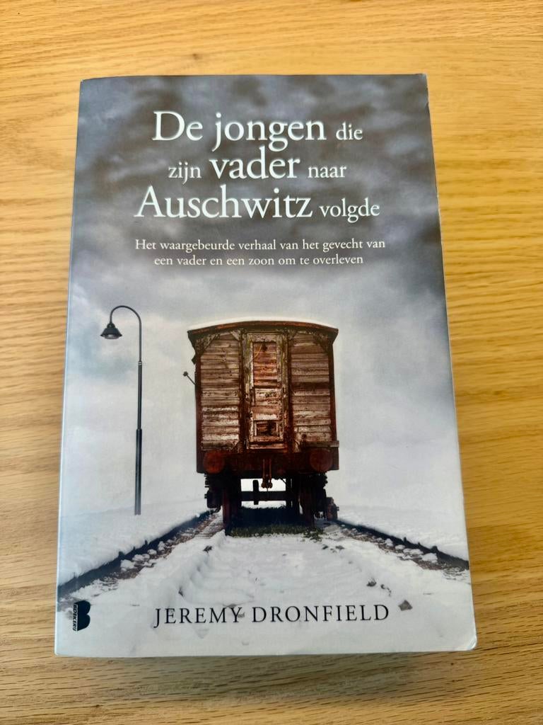 De jongen die zijn vader naar Auschwitz volgde J. Dronfield, Ophalen of Verzenden, Gelezen