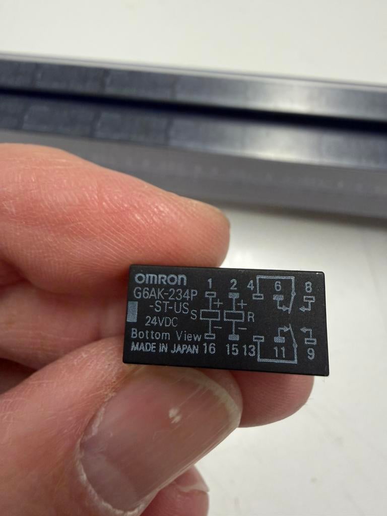 100 stuks relais Omron G6AK-234p 24 vdc, Hobby en Vrije tijd, Elektronica-componenten, Ophalen of Verzenden, Nieuw