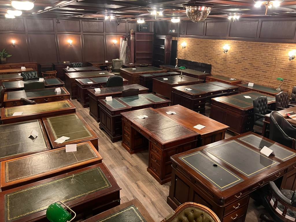 Ruime collectie klassieke bureaus en stoelen, Huis en Inrichting, Bureaus, Hout, Bruin, Ophalen of Verzenden, Zo goed als nieuw