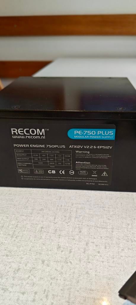 RECOM PE-750 PLUS 750W Voeding - Compleet met kabels, Computers en Software, Ophalen of Verzenden