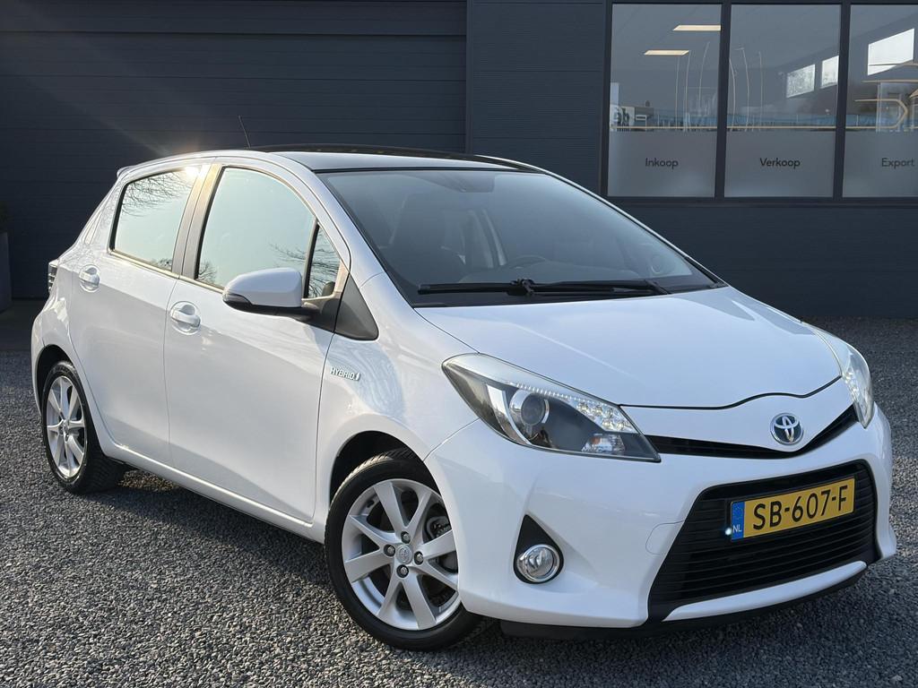 Toyota Yaris 1.5 Full Hybrid Dynamic 1e Eigenaar,Pano,Navi,C, Auto's, Toyota, Euro 5, Gebruikt, 4 cilinders, Leder en Stof