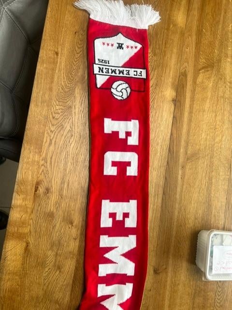 Leuke sjaal van Fc Emmen lengte plm.135cm, Ophalen of Verzenden, Zo goed als nieuw, Overige binnenlandse clubs, Vaantje of Sjaal