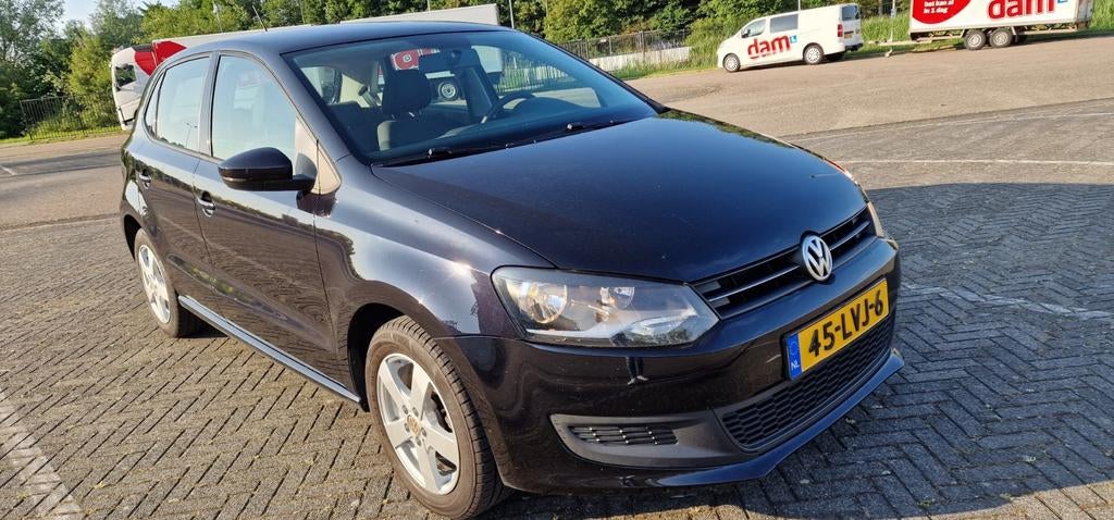 Volkswagen Polo 1.2 51KW 2010 Zwart, Auto's, Volkswagen, Voorwielaandrijving, Euro 5, 40 €/maand, 1198 cc