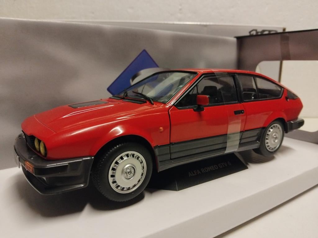 Alfa Romeo GTV 6 Alfa red rood 1984 Solid metal 1:18 KRD, Ophalen of Verzenden, Zo goed als nieuw, Auto, Solido