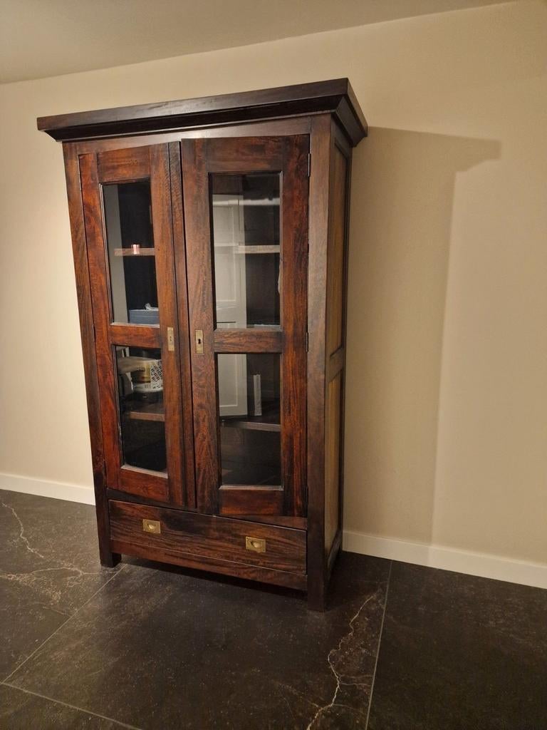 Stevige mangohouten kast met glazen deuren, Huis en Inrichting, Kasten | Vitrinekasten, Ophalen, Mango!, 150 tot 200 cm, 25 tot 50 cm