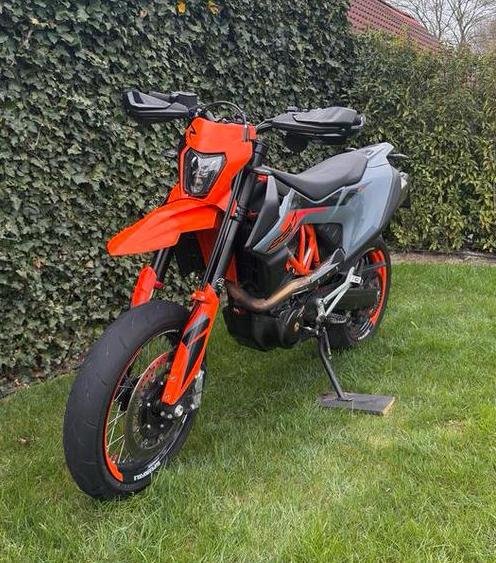 KTM 690 SMC R (2021), Motoren, Motoren | KTM, Occasion, Minimaal motorrijbewijs A2, Handgeschakeld, 1 cilinder
