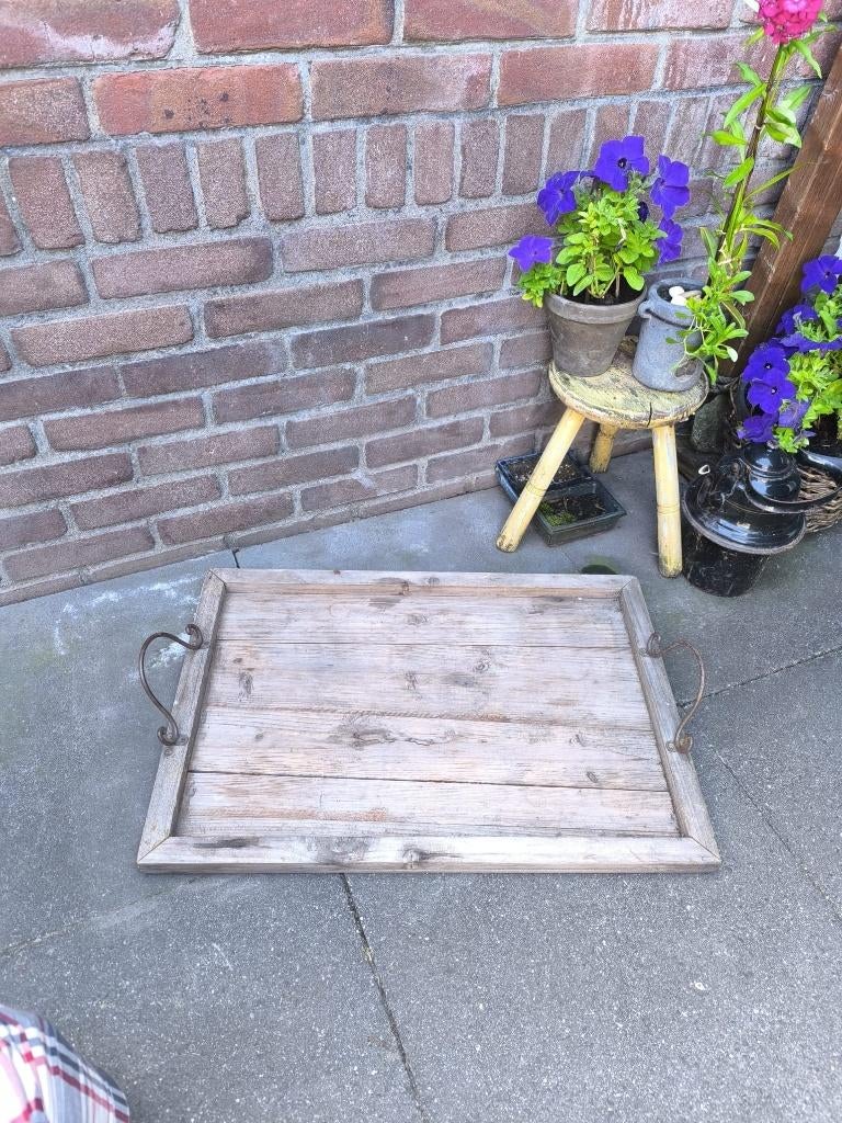 Rustiek houten dienblad met metalen handgrepen, Gebruikt, Onbekend, Ophalen of Verzenden, Onbekend
