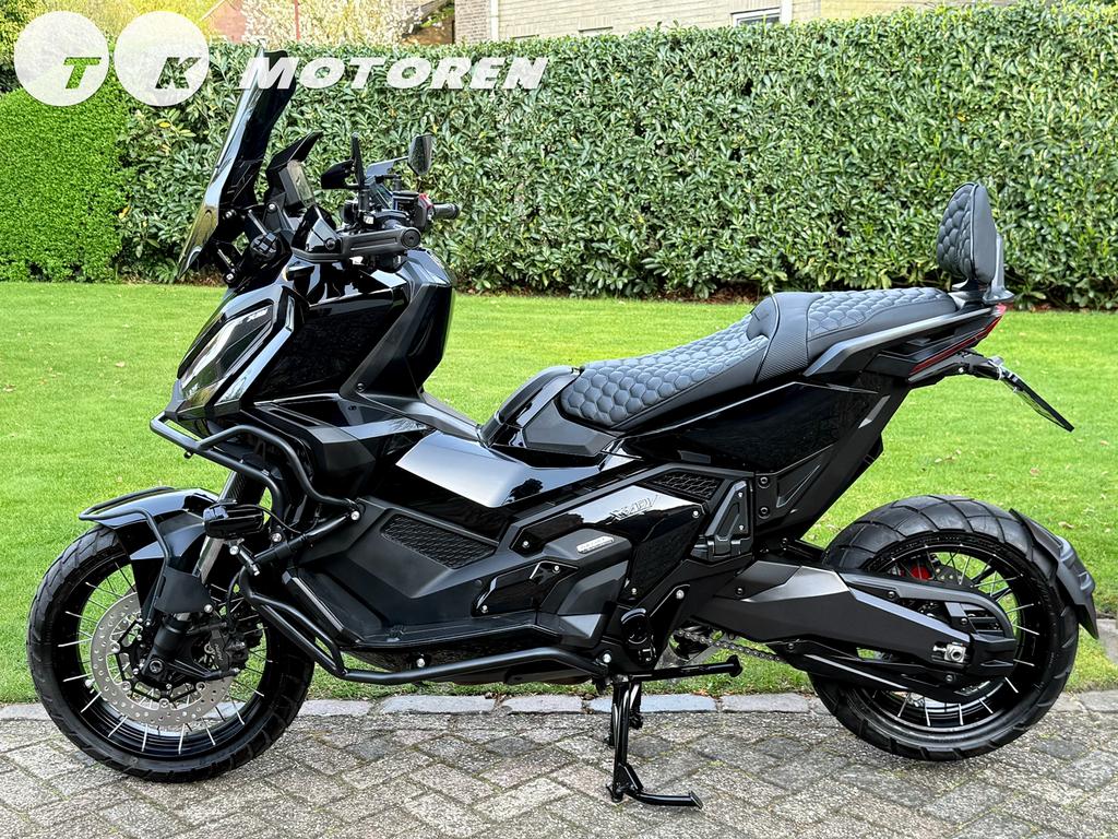 ⭐️ UNIEKE CUSTOM Honda XADV 750 2022 BLACK EDITION ! CARPLAY, 750 cc, Occasion, Motorrijbewijs A, Bedrijf