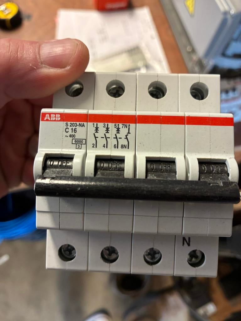 abb installatie automaat b16 4p, Ophalen of Verzenden, Zo goed als nieuw