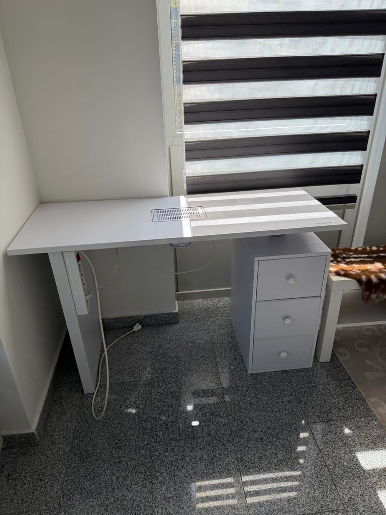 Professionele nageltafel met afzuiging, Huis en Inrichting, Bureaus, Overige typen, Gebruikt, Met lades, Spaanplaat of MDF