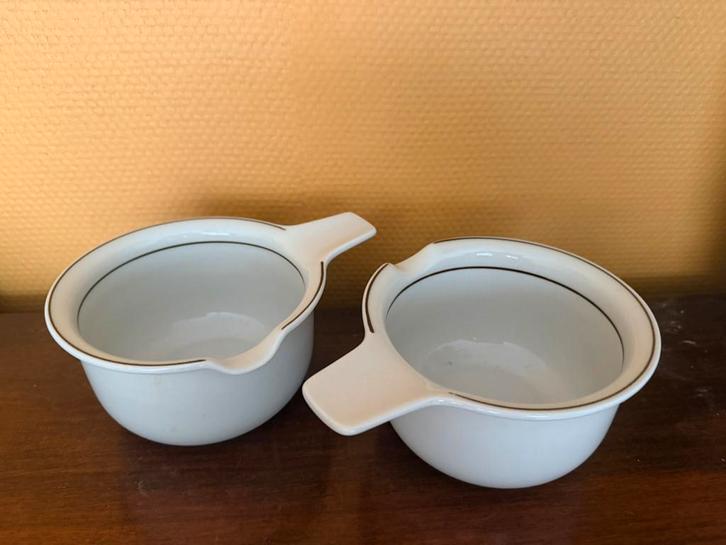 Arabia Finland sauskom x 2 (14 cm), Huis en Inrichting, Keuken | Servies, Zo goed als nieuw, Overige stijlen, Keramiek, Ophalen