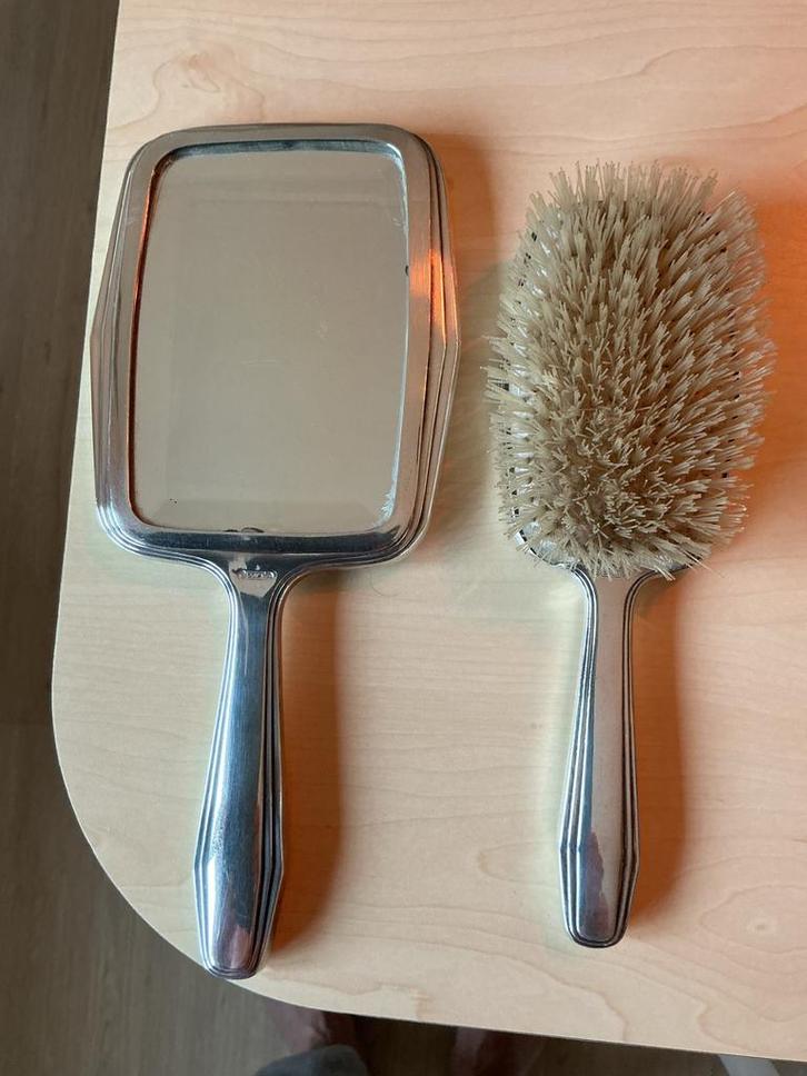 Verzilverde kapset Sola 90 - Spiegel en borstel, Antiek en Kunst, Antiek | Woonaccessoires, Ophalen of Verzenden