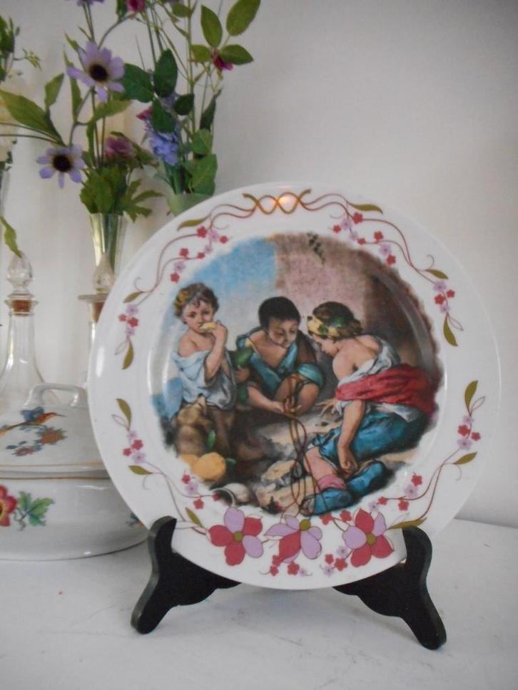 Sierbord Romeins tafereel spelende kinderen. Royal Schwabap., Antiek en Kunst, Antiek | Wandborden en Tegels, Ophalen