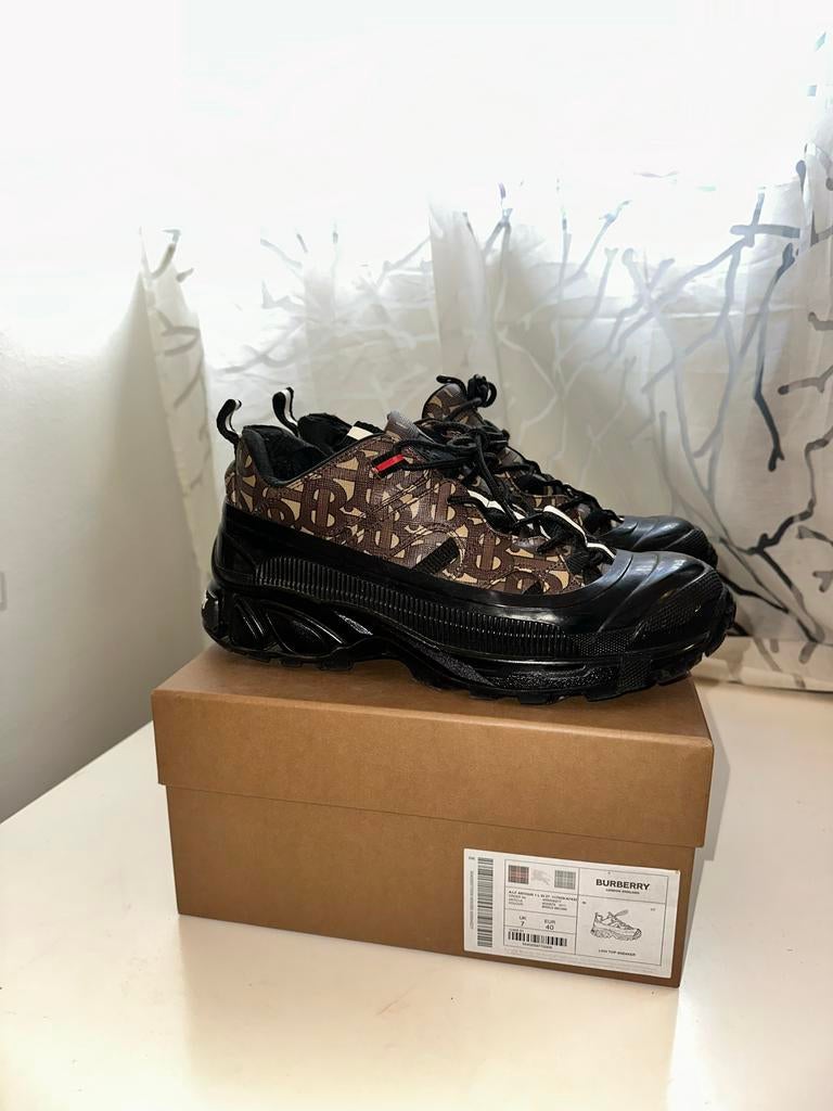 Burberry sneakers maat 40, Ophalen of Verzenden, Zo goed als nieuw, Bruin, Sneakers of Gympen