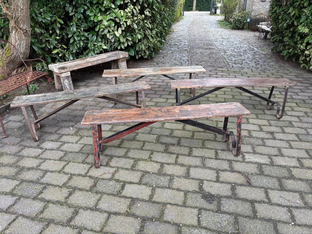 Robuust bankje; ijzeren onderstel met houten blad, Ophalen, Gebruikt, Nvt, Nvt