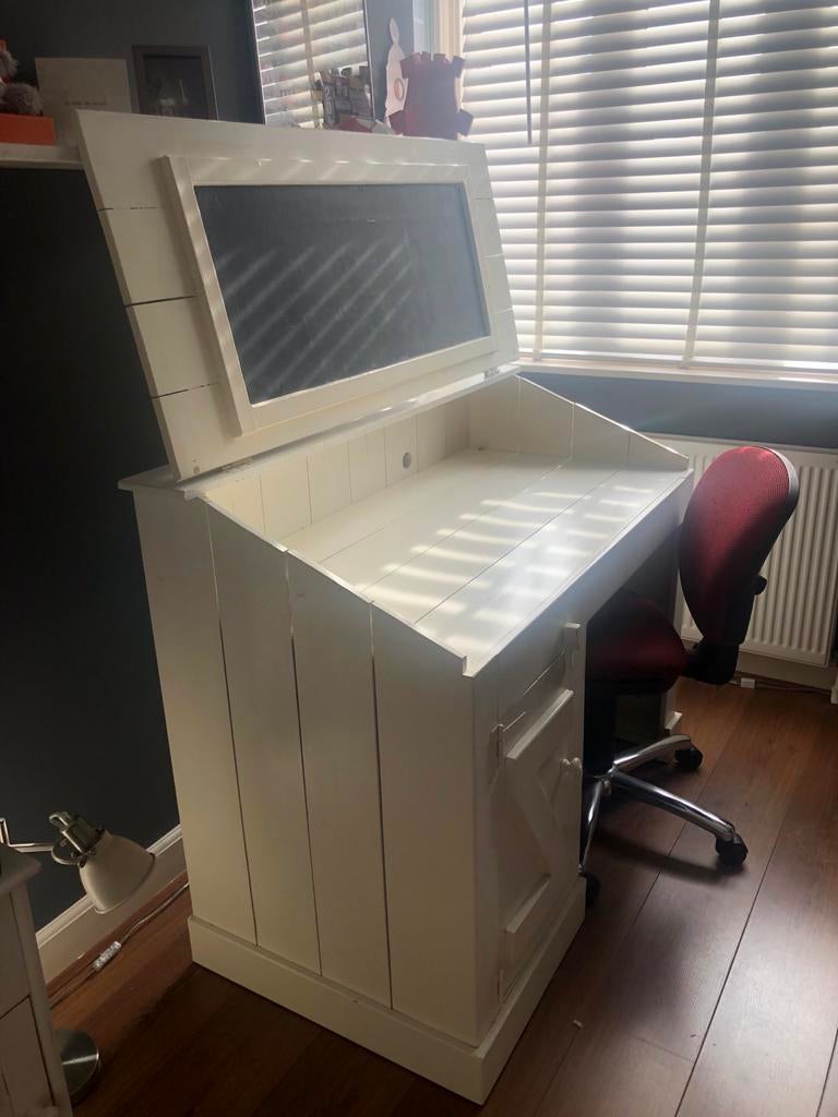 Zwaar houten kinderbureau met krijtbord klep, Huis en Inrichting, Bureaus, Ophalen of Verzenden, Gebruikt, Bureau
