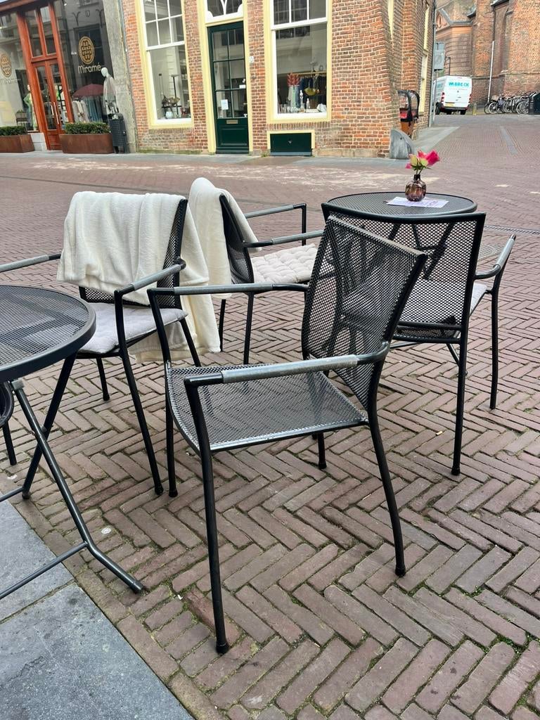 Terras meubulair- 8 stoelen- 6 tafels, Ophalen, Zo goed als nieuw