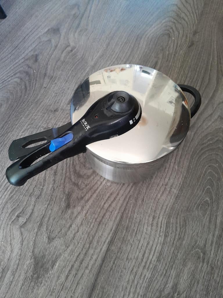 Snel kook pan  6 liter, Huis en Inrichting, Keuken | Potten en Pannen, Ophalen of Verzenden, Rvs, Kookpan of Snelkookpan