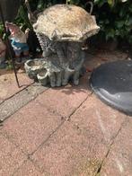 Vijver Fontein jongetje en meisje onder paraplu Hoogte 40 CM, Ophalen of Verzenden, Gebruikt, Beton, Fontein