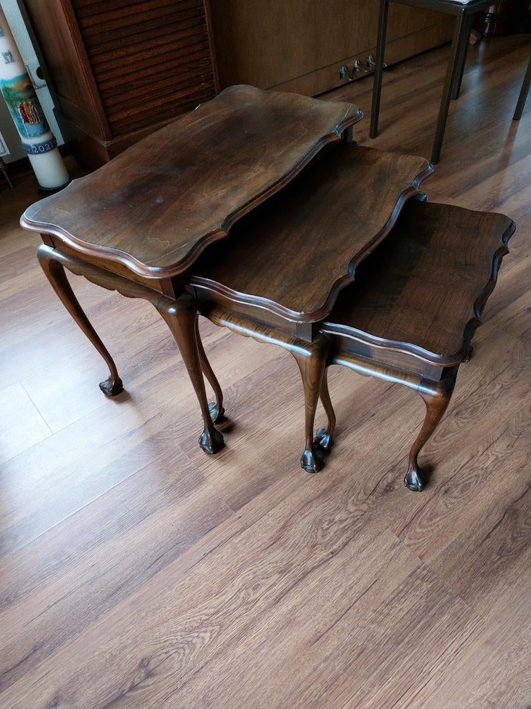 3 wortelnoten bijzettafeltjes, Ophalen