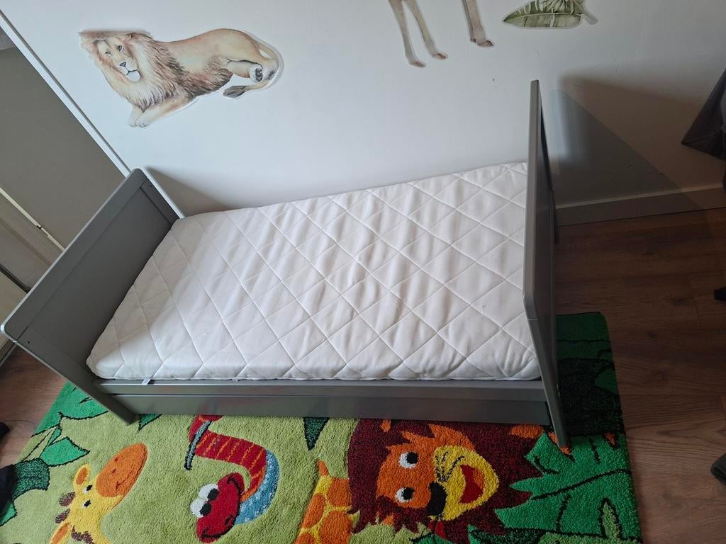 Petit amelie peuterbed grijs 140 x 70 cm, Kinderen en Baby's, Kinderkamer | Bedden, Ophalen, 70 tot 85 cm, 140 tot 160 cm, Zo goed als nieuw