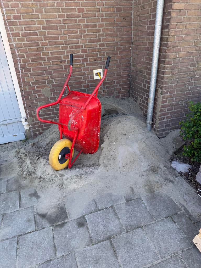 Gratis Ophoogzand 0,6/0,7 kuub plus kruiwagen, Ophalen, Gebruikt, Handmatig, Eenwielig
