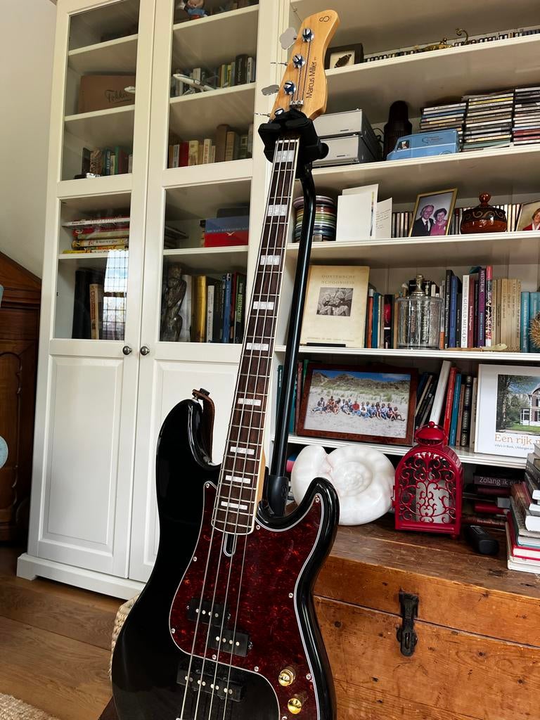 Sire Marcus Miller P7 basgitaar - Zwart met tortoise slagpla, Ophalen, Zo goed als nieuw, Elektrisch