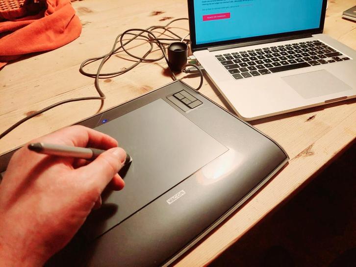 Wacom Intuos Pen Tablet - A5 - Teken en Grafisch Ontwerp, Computers en Software, Tekentablets, Gebruikt, Bedraad, Ophalen of Verzenden