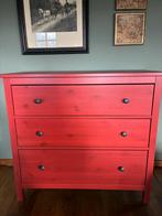 Ikea Hemnes ladekast rood in goede staat, Ophalen, 100 tot 150 cm, Zo goed als nieuw, 3 of 4 laden
