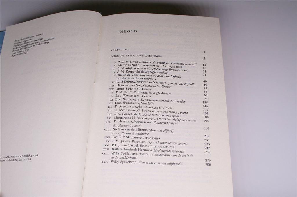 Martinus Nijhoff's Awater — Interpretaties en Analyses, Ophalen of Verzenden, Gelezen