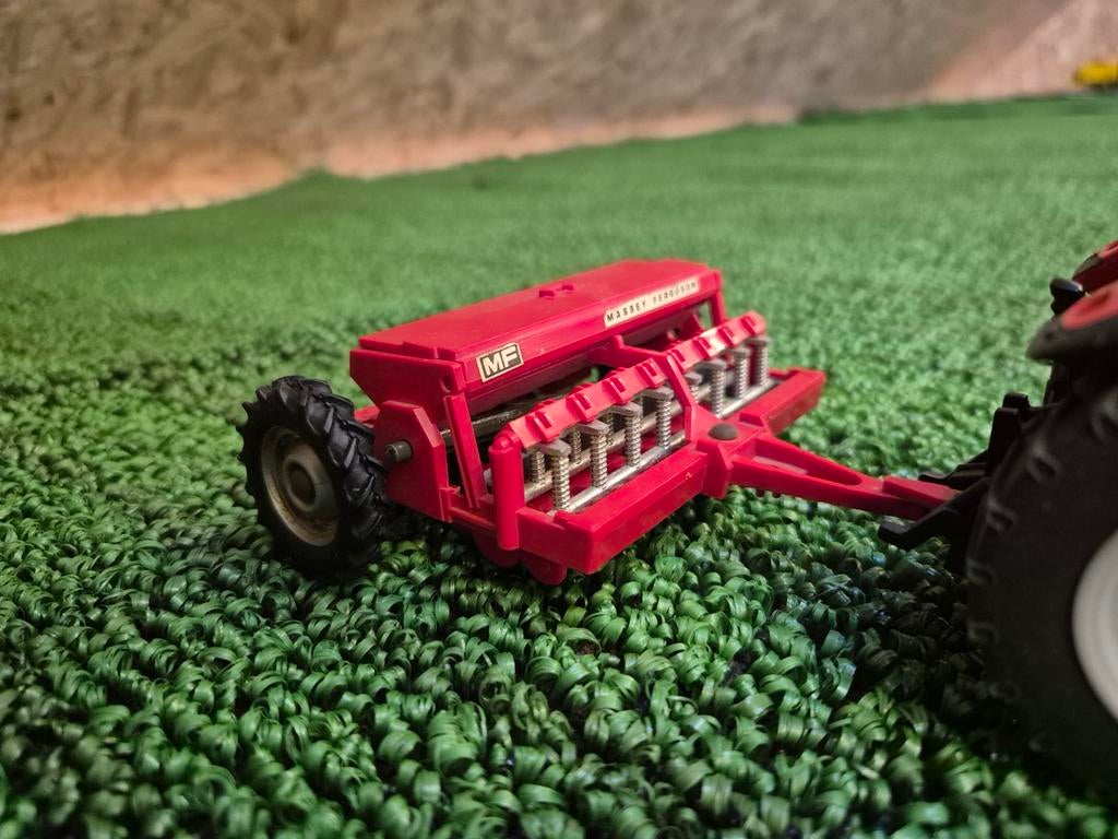 Britains 1:32 Massey Ferguson Zaaier - Vintage Speelgoed, Ophalen of Verzenden, Gebruikt