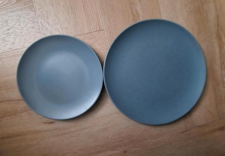 IKEA Servies borden. Kleur blauw grijs., Huis en Inrichting, Keuken | Servies, Gebruikt, Compleet servies, Effen, Keramiek, Ophalen