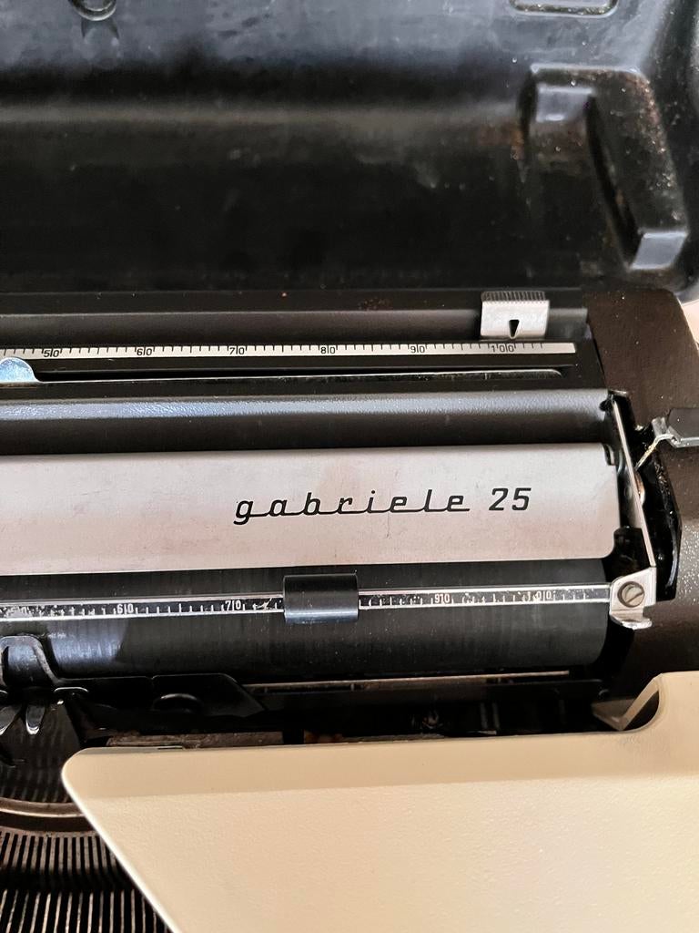 Witte vintage Triumph Gabriele 25 typemachine, Diversen, Typemachines, Ophalen of Verzenden