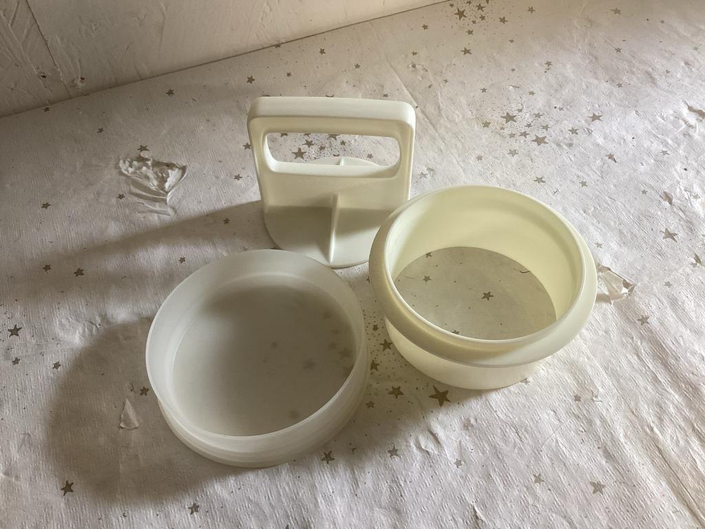 Tupperware Hamburger Maker - Maak zelf perfecte burgers, Ophalen of Verzenden, Gebruikt, Crème, Overige typen