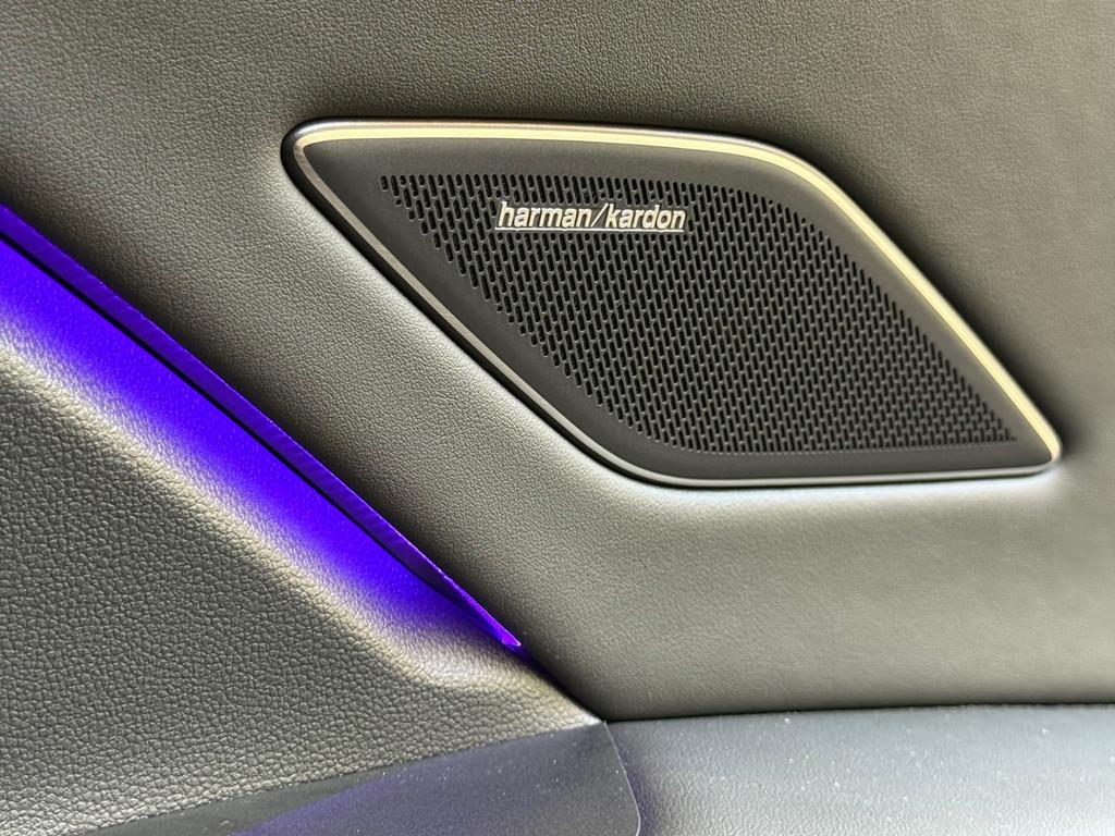 Volkswagen Tiguan 1.5 eHybrid R-Line Black Style 272 PK Pano, Auto's, Volkswagen, Zwart, Leder en Stof, Zwart, Hybride Elektrisch/Benzine