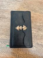 Oude bijbel met 14 karaat sluiting, Antiek en Kunst, Antiek | Boeken en Bijbels, Ophalen of Verzenden