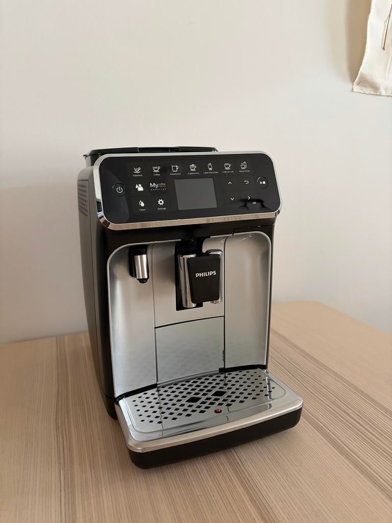 Philips Latte Go Series 4300, Witgoed en Apparatuur, Ophalen, Afneembaar waterreservoir, Gebruikt, Koffiemachine
