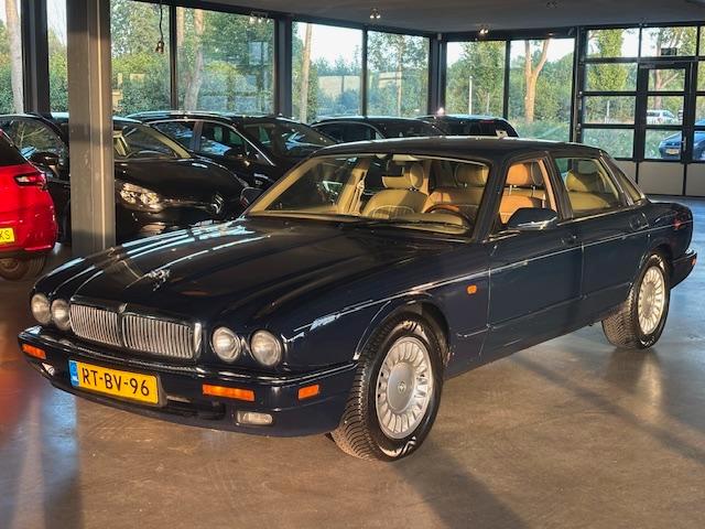 Jaguar Sovereign 3.2 AUT In goede staat, binnen en buiten., Auto's, Oldtimers, Bedrijf, Te koop, Airconditioning, Centrale vergrendeling
