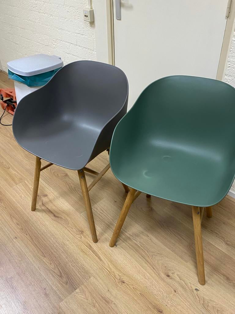 2 tafels en 12 stoelen, Huis en Inrichting, Stoelen, Gebruikt, Vijf, Zes of meer stoelen, Hout, Overige kleuren, Ophalen