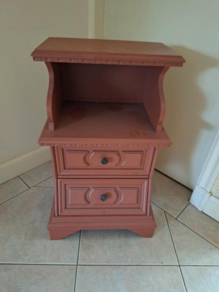 Nachtkastje met open vak en twee lades, Huis en Inrichting, Slaapkamer | Nachtkastjes, Ophalen of Verzenden