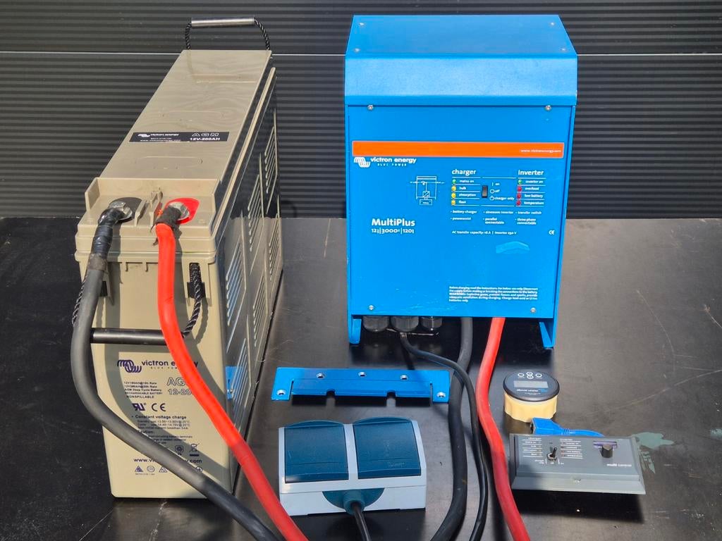 Victron 12 3000 multiplus omvormer + 200 ah agm accu, Ophalen