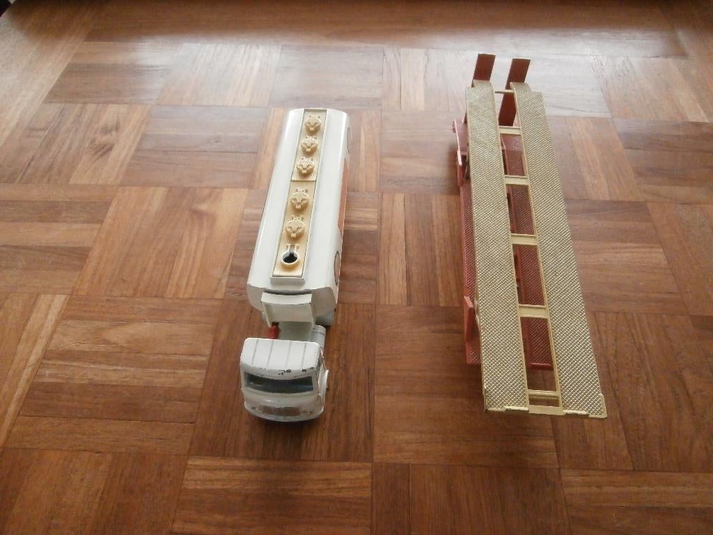 Dinky Toy Tankwagen van ESSO en een Autotransporter oplegger, Ophalen of Verzenden